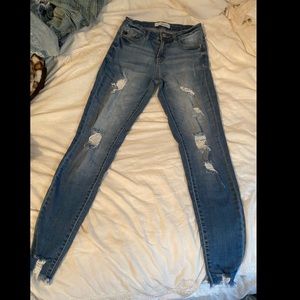 women’s distressed skinny jeans